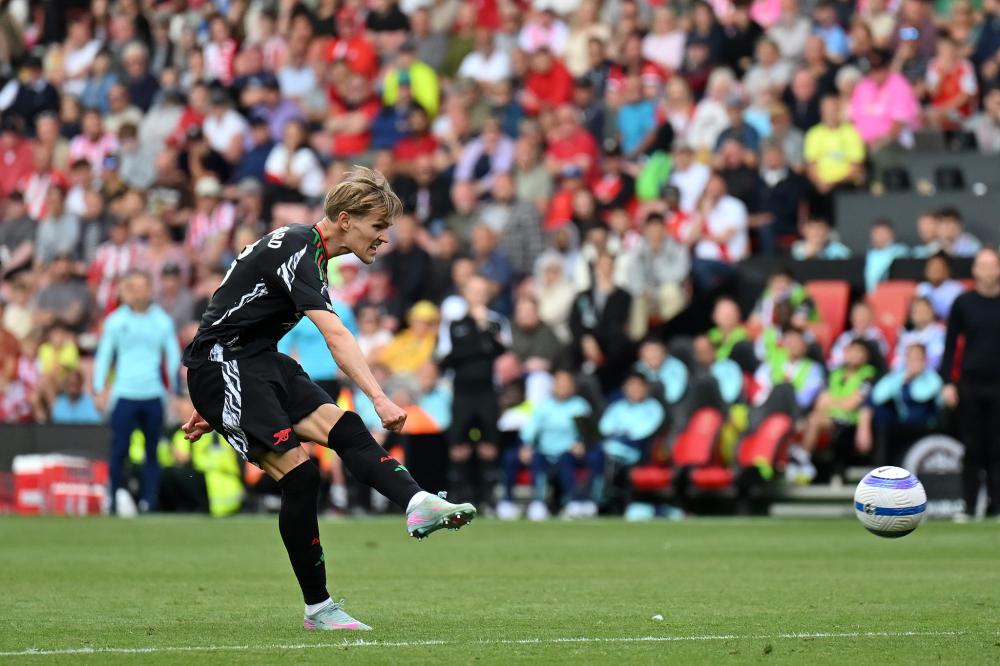 美媒：锡安的交易价值触底，若能换到次轮签就算不错