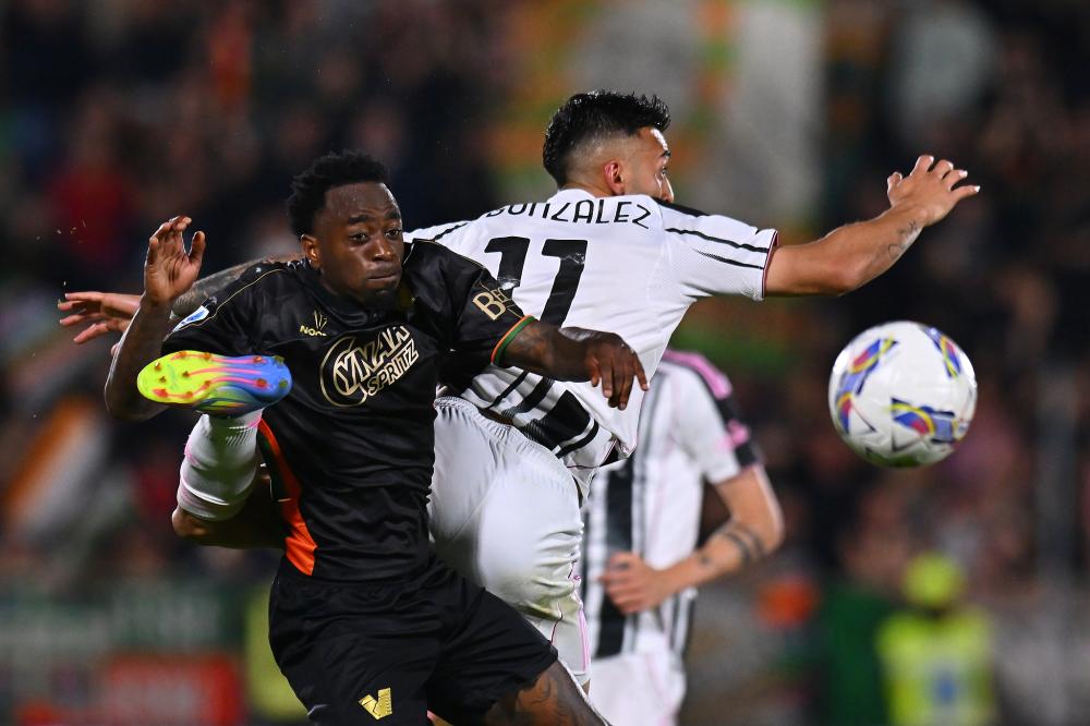 慕尼黑1860主席曾抱怨海纳未认出自己，拜仁球迷拉横幅回怼